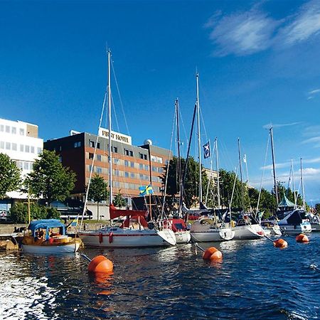 First Hotel Stadt แฮร์เนอซันด์ ภายนอก รูปภาพ