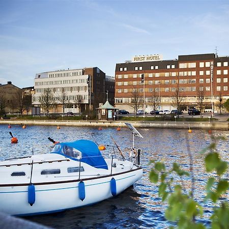 First Hotel Stadt แฮร์เนอซันด์ ภายนอก รูปภาพ