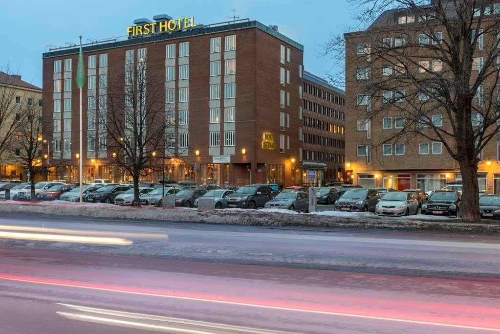 First Hotel Stadt แฮร์เนอซันด์ ภายนอก รูปภาพ